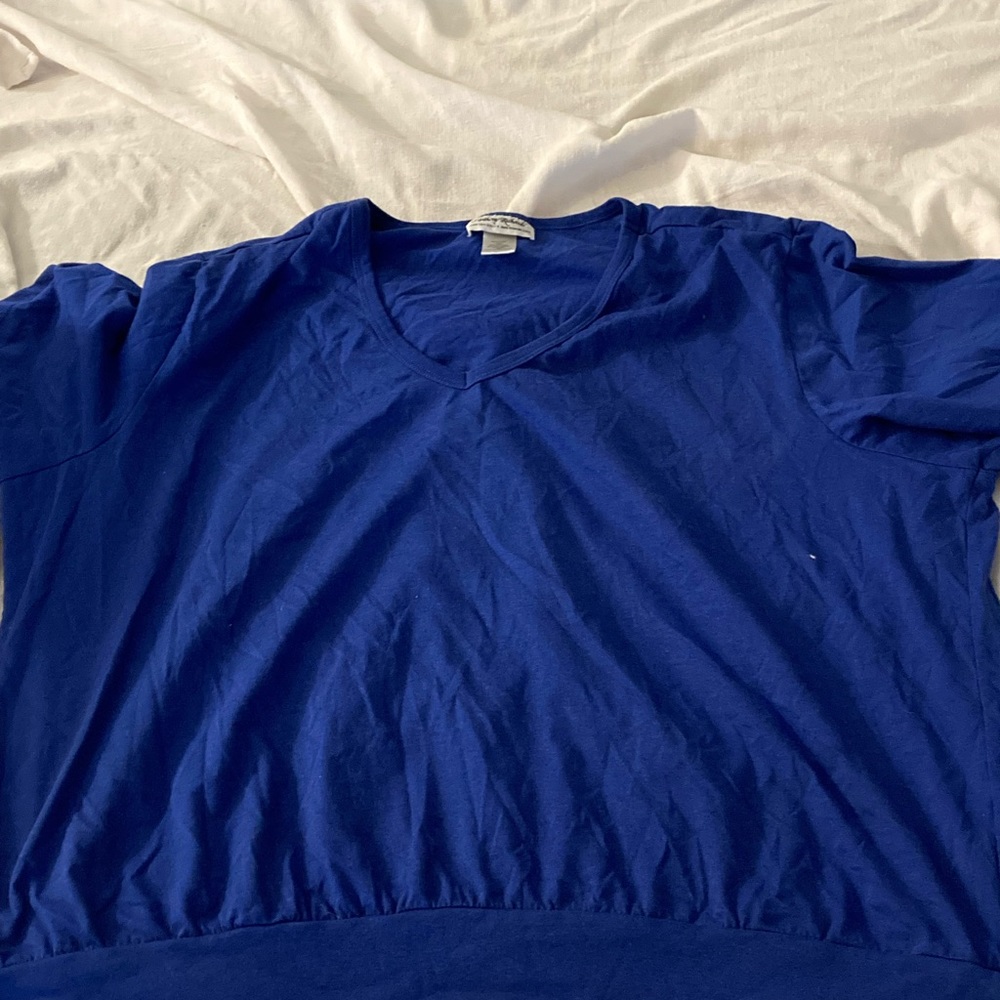 Regular blue shirt